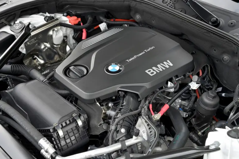 Nuova BMW Serie 5 (518d e 520d) - 83