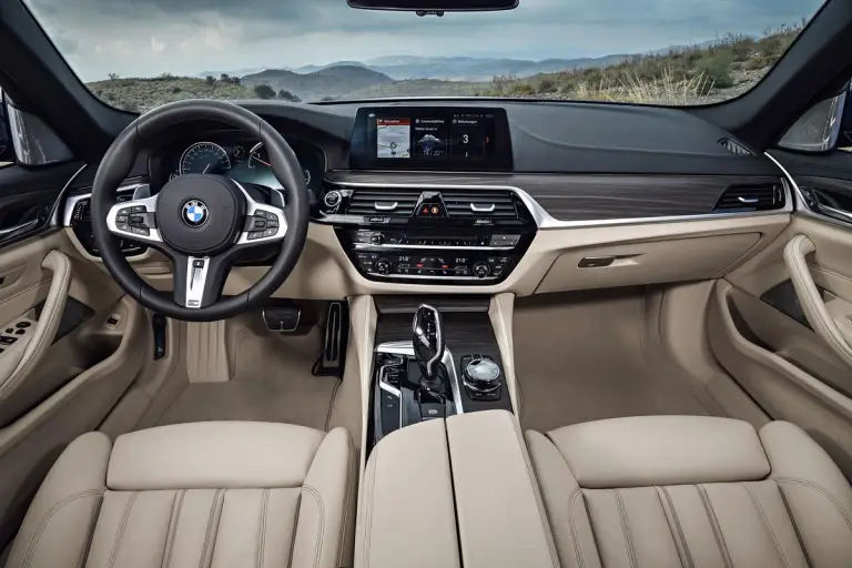 Nuova BMW Serie 5 Touring  - 246