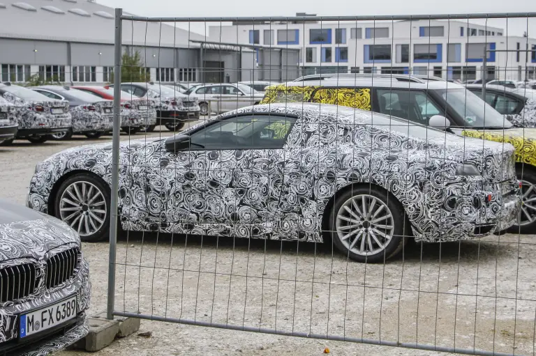 Nuova BMW Serie 8 foto spia 19 settembre 2016 - 4