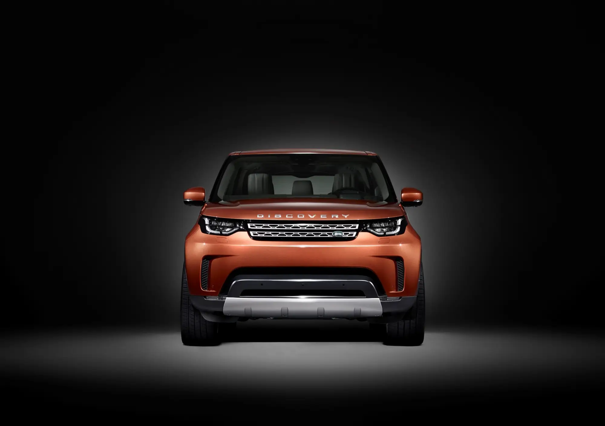 Nuova Land Rover Discovery prime foto ufficiali 6 settembre 2016 - 2