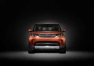 Nuova Land Rover Discovery prime foto ufficiali 6 settembre 2016 - 2