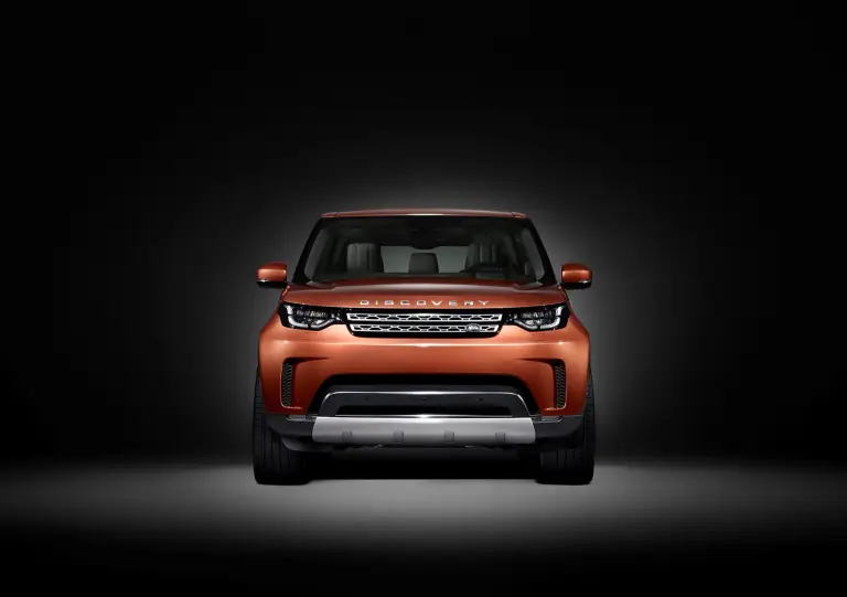 Nuova Land Rover Discovery prime foto ufficiali 6 settembre 2016 - 2