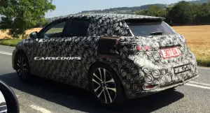 Nuova Lexus CT foto spia 31 agosto 2016 - 1