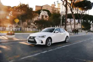 Nuova Lexus IS - 12