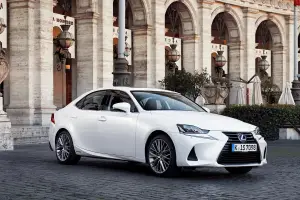 Nuova Lexus IS