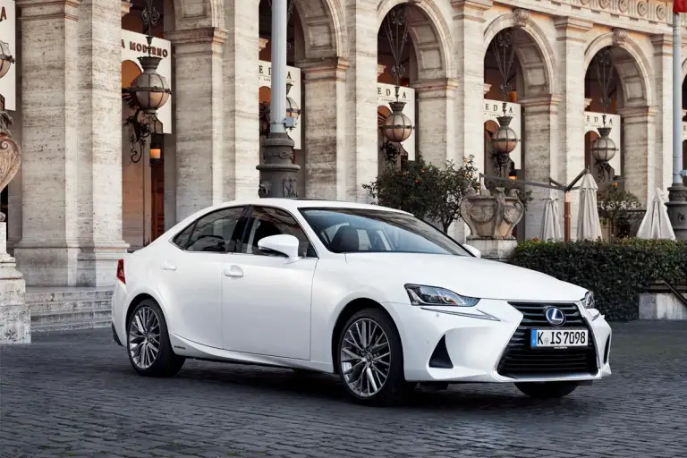 Nuova Lexus IS - 14