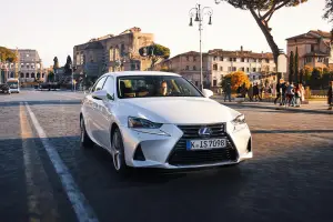 Nuova Lexus IS