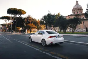 Nuova Lexus IS