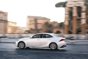 Nuova Lexus IS