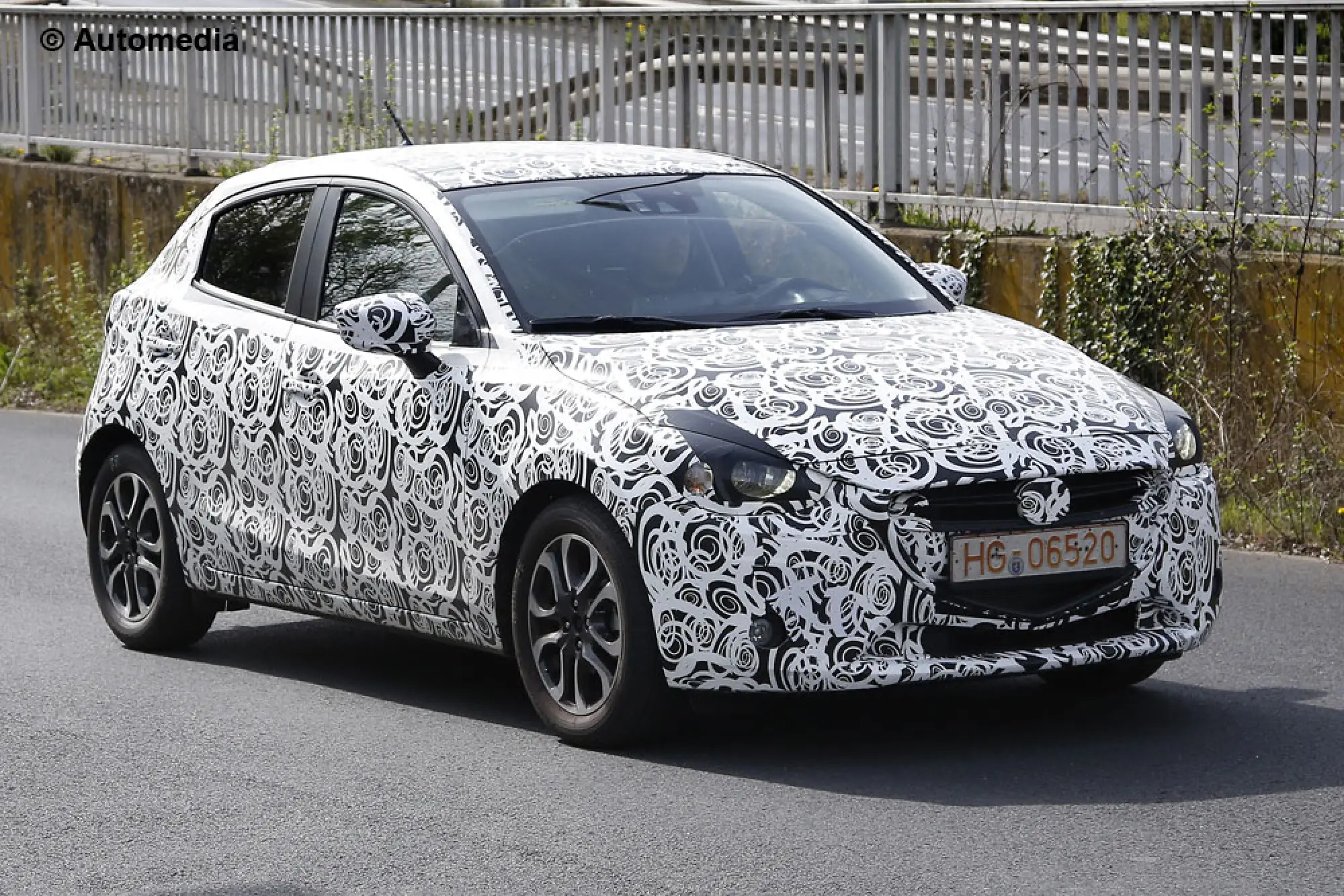 Nuova Mazda2 - Foto Spia - 2