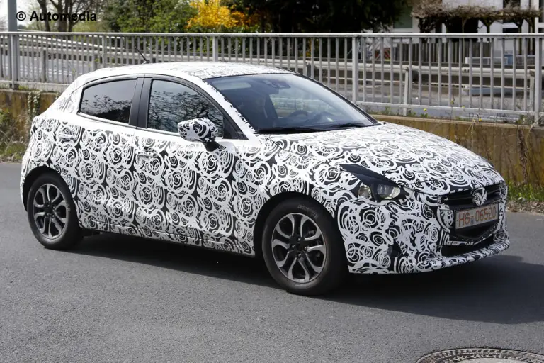 Nuova Mazda2 - Foto Spia - 3