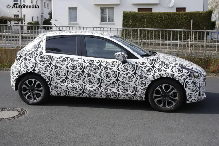Nuova Mazda2 - Foto Spia - 4