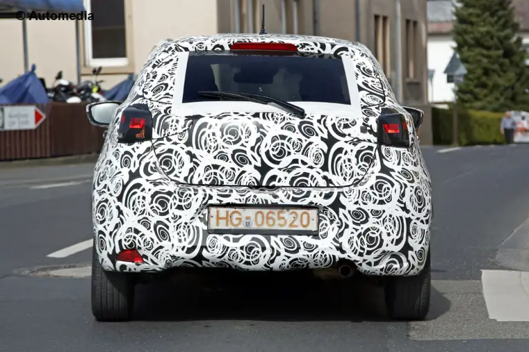 Nuova Mazda2 - Foto Spia - 7