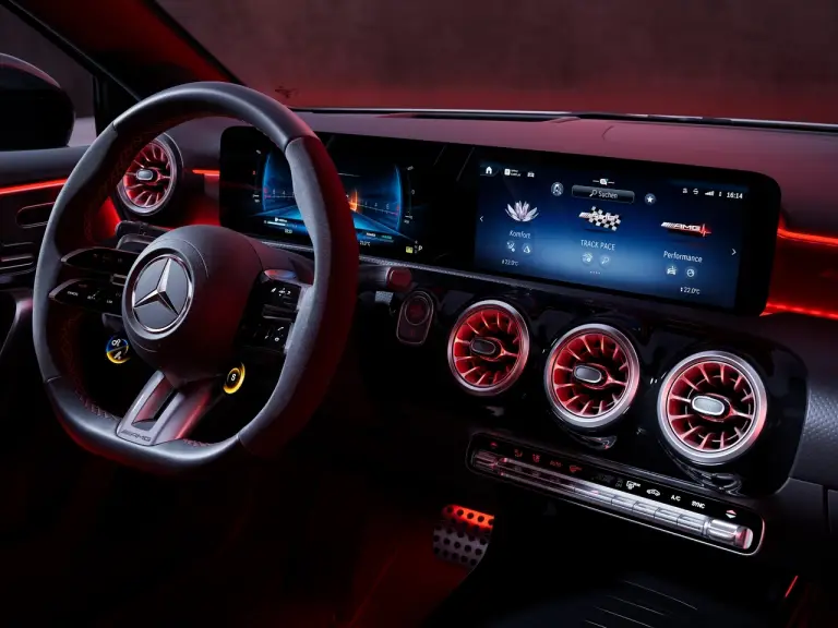 Nuova Mercedes-AMG A 45 S - Foto - 8