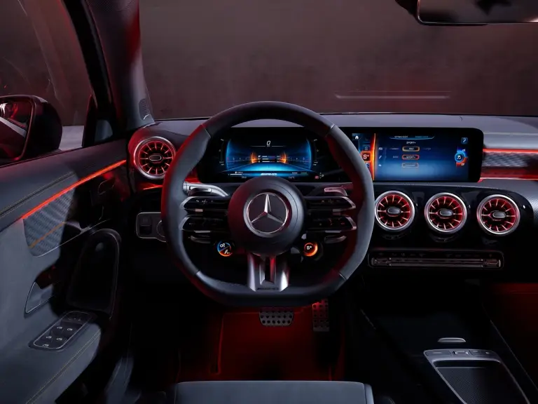 Nuova Mercedes-AMG A 45 S - Foto - 2