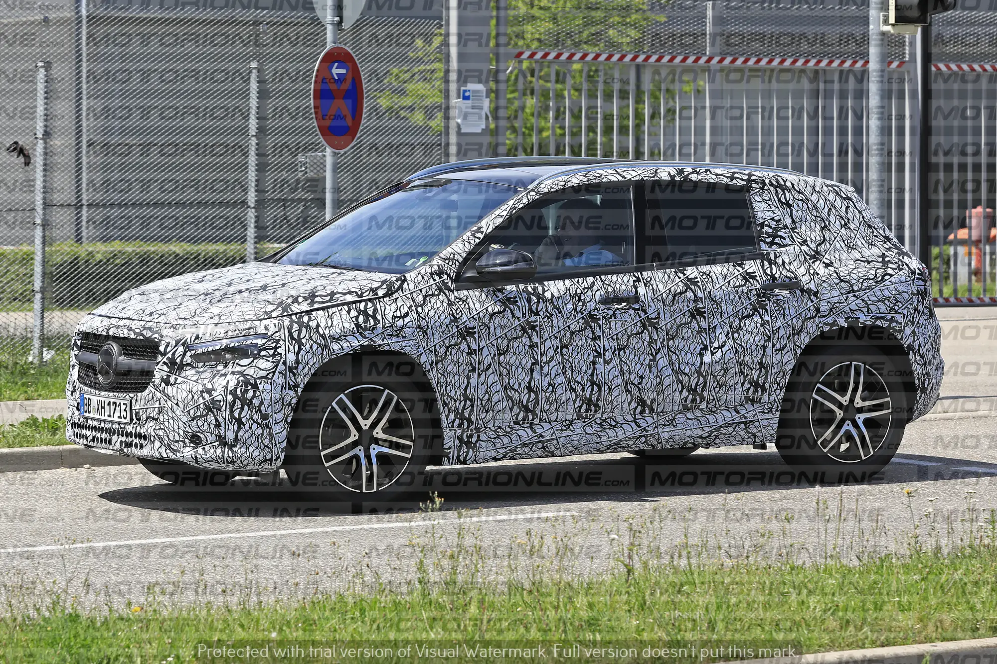 Nuova Mercedes GLA 2020 - foto spia  - 4