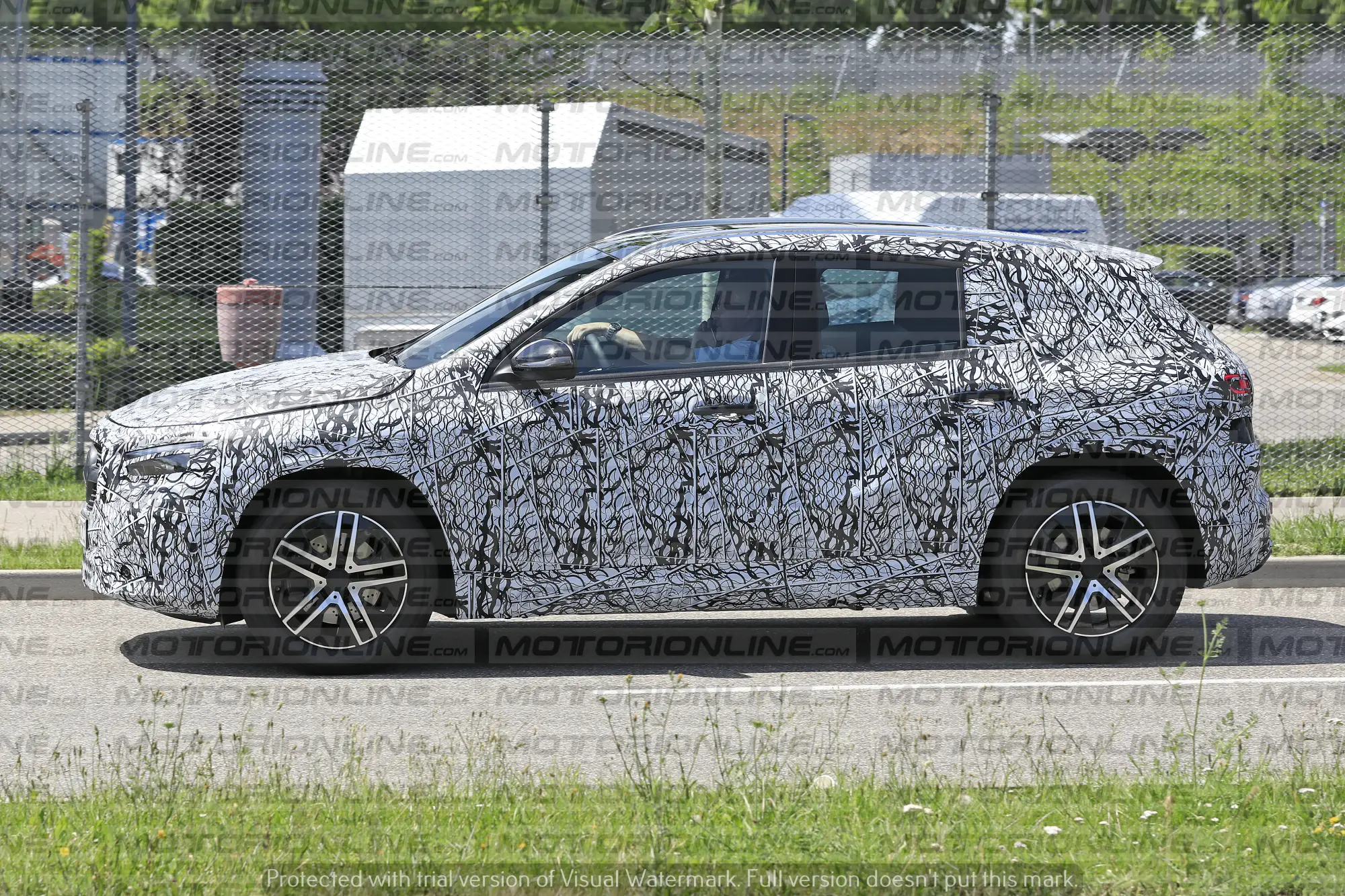 Nuova Mercedes GLA 2020 - foto spia  - 6