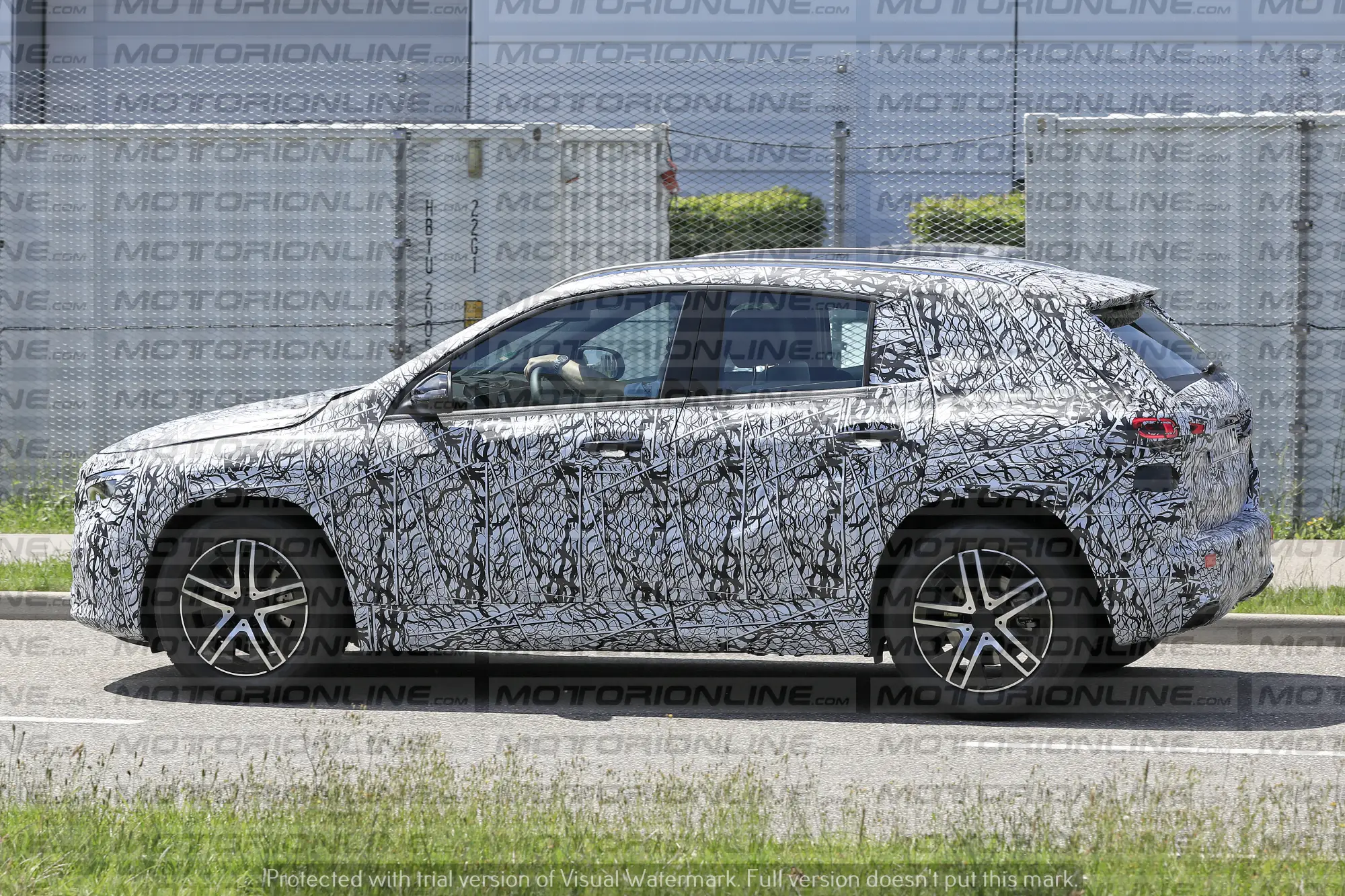 Nuova Mercedes GLA 2020 - foto spia  - 7