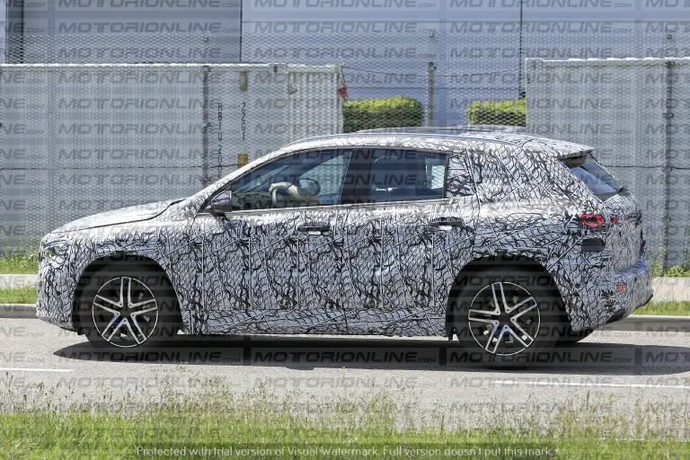 Nuova Mercedes GLA 2020 - foto spia  - 7