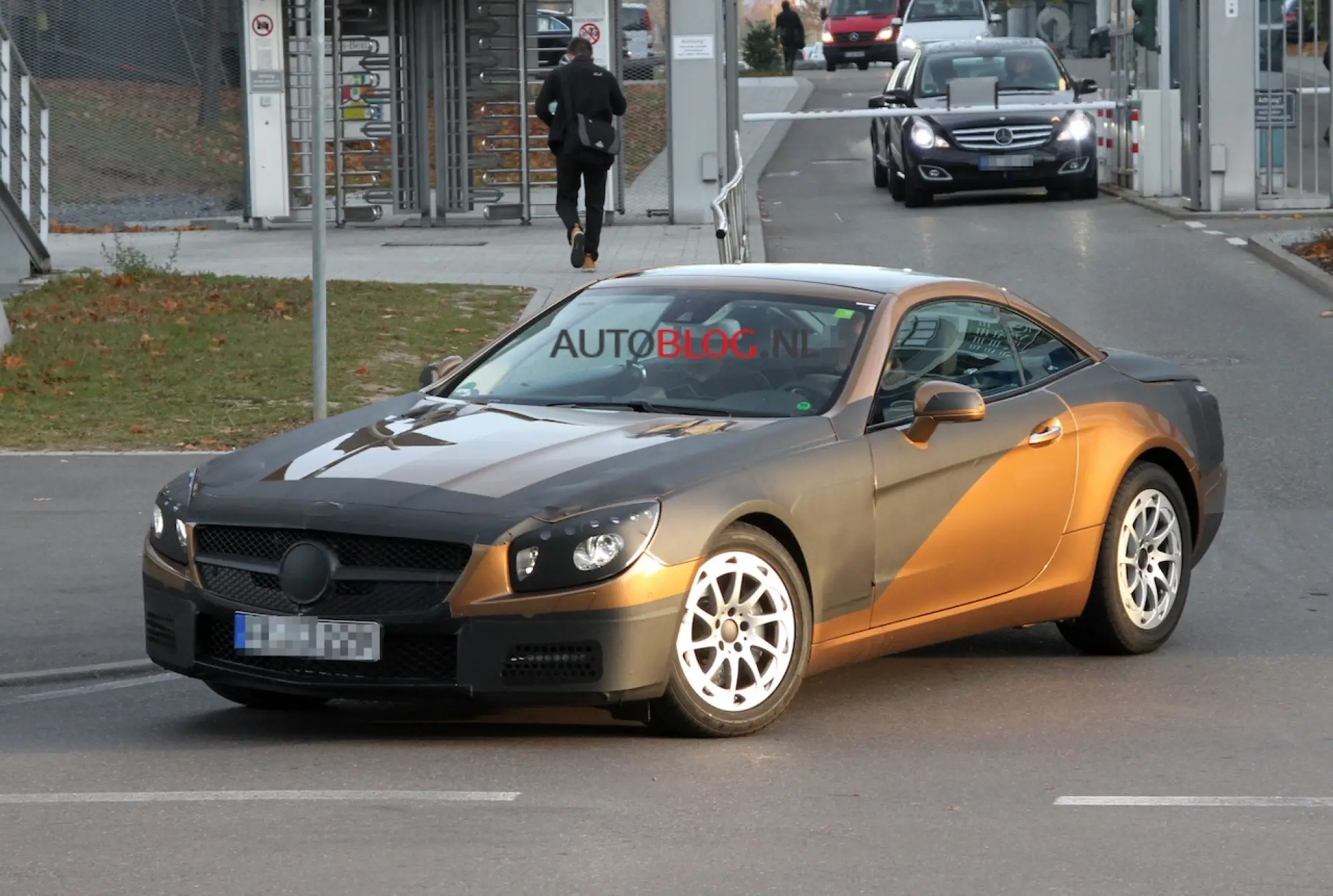Nuova Mercedes SL - Foto spia 02-11-2011 - 2