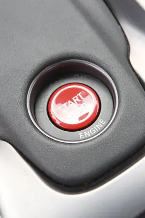 Nuova Nissan GT-R 2012 - 20