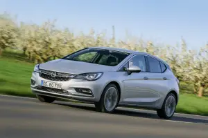 Nuova Opel Astra BiTurbo 5 porte