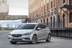 Nuova Opel Astra BiTurbo 5 porte