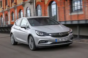 Nuova Opel Astra BiTurbo 5 porte