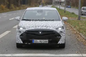 nuova Opel Corsa MY 2018 foto spia 22 novembre 2016 - 1