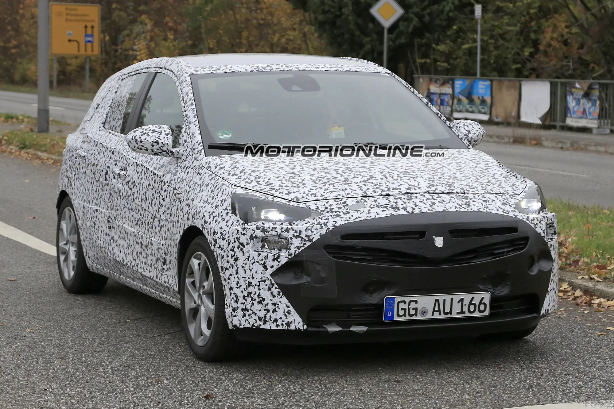 nuova Opel Corsa MY 2018 foto spia 22 novembre 2016 - 2