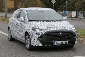 nuova Opel Corsa MY 2018 foto spia 22 novembre 2016 - 2