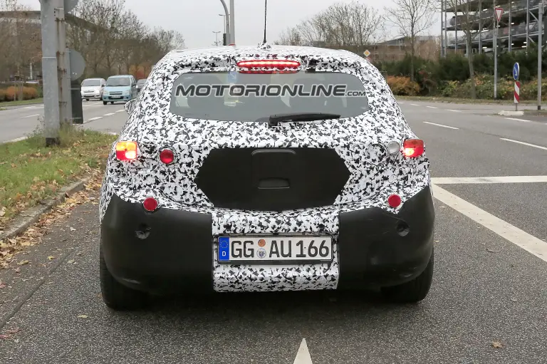 nuova Opel Corsa MY 2018 foto spia 22 novembre 2016 - 7