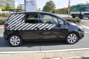 Nuova Opel Meriva: prime foto spia senza veli