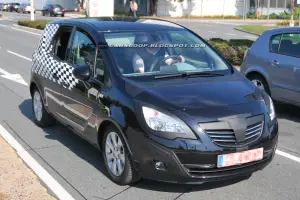 Nuova Opel Meriva: prime foto spia senza veli