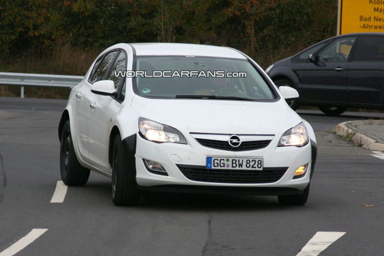 Nuova Opel Zafira: foto spia