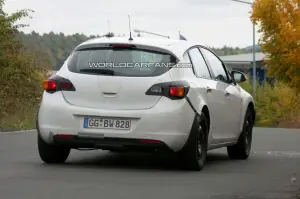 Nuova Opel Zafira: foto spia - 4