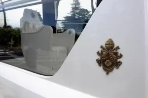 Nuova Papamobile Mercedes