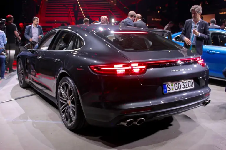 Nuova Porsche Panamera - Presentazione a Berlino - 8