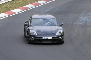 Nuova Porsche Taycan Sport Turismo 2020 - Le foto al Nurburgring