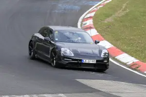 Nuova Porsche Taycan Sport Turismo 2020 - Le foto al Nurburgring