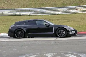 Nuova Porsche Taycan Sport Turismo 2020 - Le foto al Nurburgring