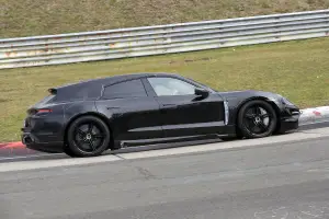 Nuova Porsche Taycan Sport Turismo 2020 - Le foto al Nurburgring - 6