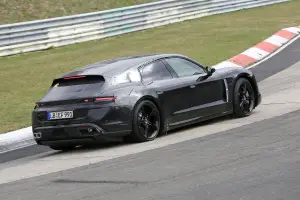 Nuova Porsche Taycan Sport Turismo 2020 - Le foto al Nurburgring