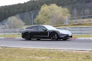 Nuova Porsche Taycan Sport Turismo 2020 - Le foto al Nurburgring - 16