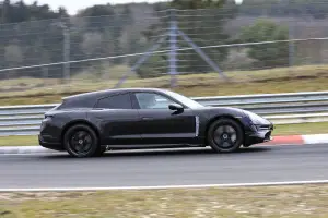 Nuova Porsche Taycan Sport Turismo 2020 - Le foto al Nurburgring