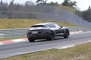 Nuova Porsche Taycan Sport Turismo 2020 - Le foto al Nurburgring