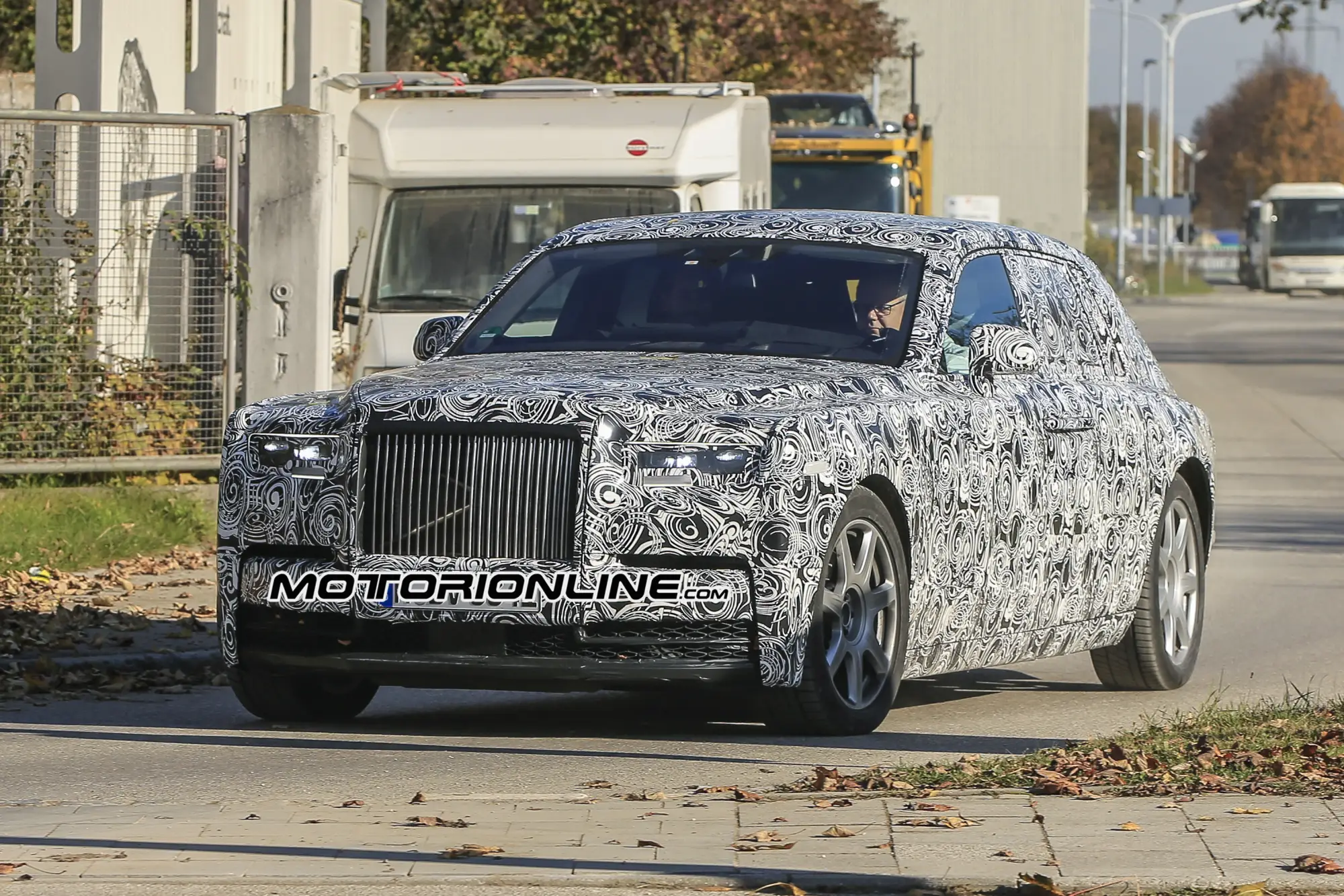 Nuova Rolls Royce Phantom MY 2018 foto spia 4 novembre 2016 - 1