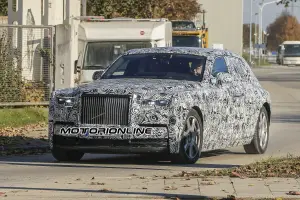 Nuova Rolls Royce Phantom MY 2018 foto spia 4 novembre 2016
