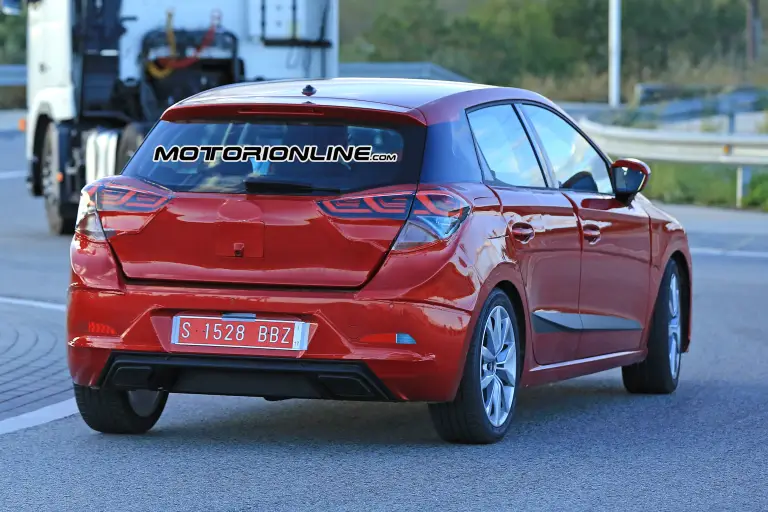 Nuova Seat Ibiza foto spia 15 novembre 2016 - 5