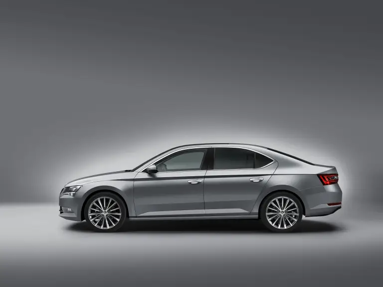 Nuova Skoda Superb 27.4.2015 - 1